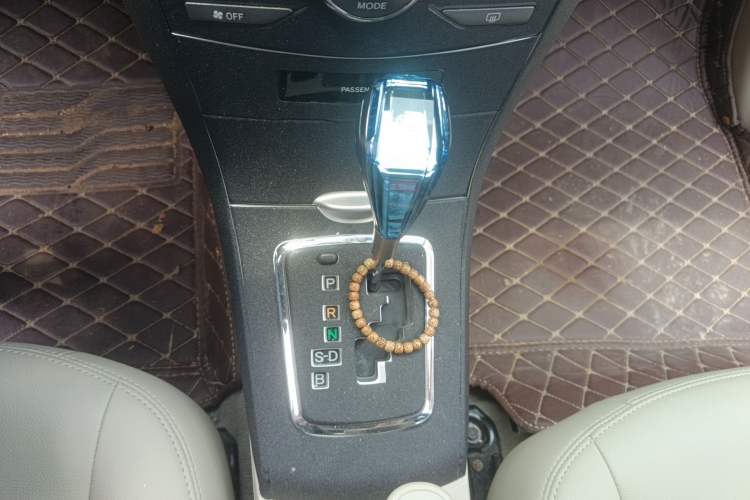 Used Toyota Corolla 2011 1.8L CVT GL-i Gear Lever
