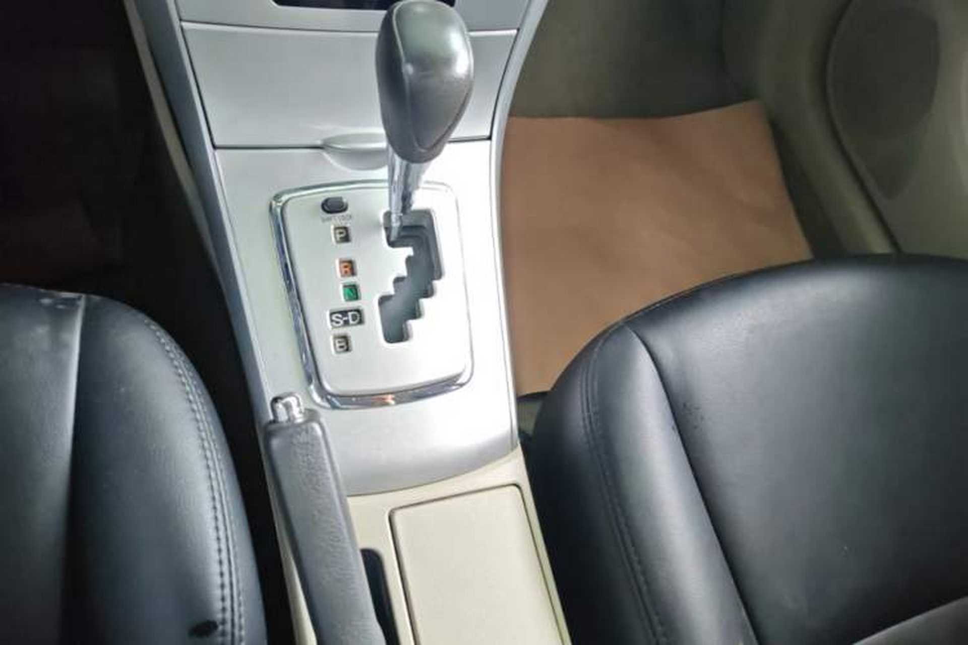 Used Toyota Corolla 2011 1.8L CVT GL-i Gear Lever