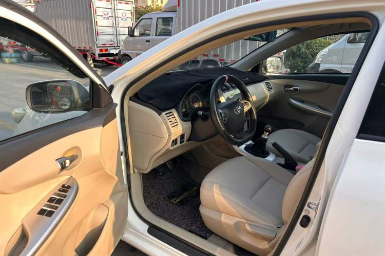 Used Toyota Corolla 2011 1.6L Manual GL Interior 3