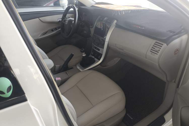 Used Toyota Corolla 2011 1.6L Manual GL Interior 5