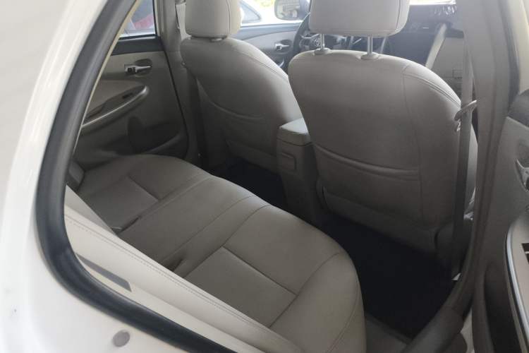 Used Toyota Corolla 2011 1.6L Manual GL Interior 6