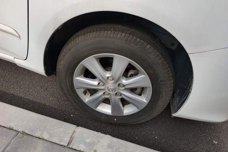 Used Toyota Corolla 2011 1.6L Automatic GL Sunroof Version Right Front Wheel Hub