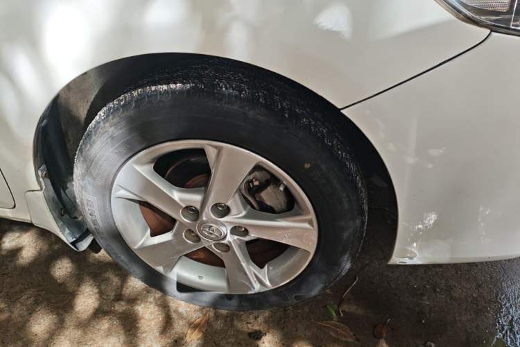 Used Toyota Corolla 2011 1.8L CVT GL-i Right Front Wheel Hub
