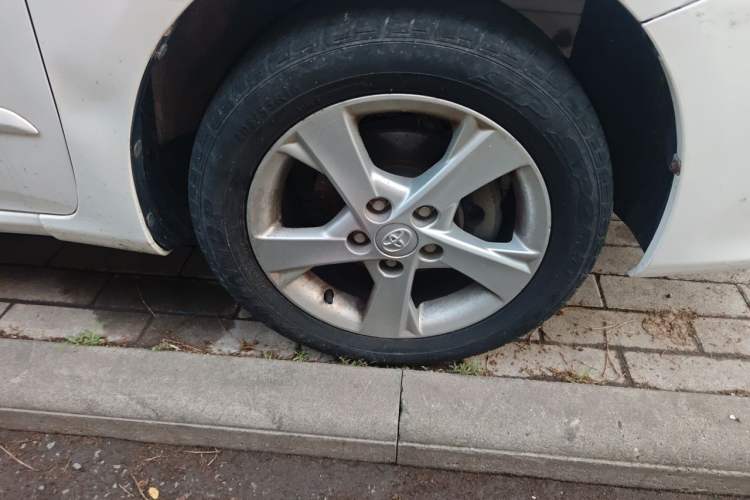 Used Toyota Corolla 2011 1.8L CVT GL-i Right Front Wheel Hub