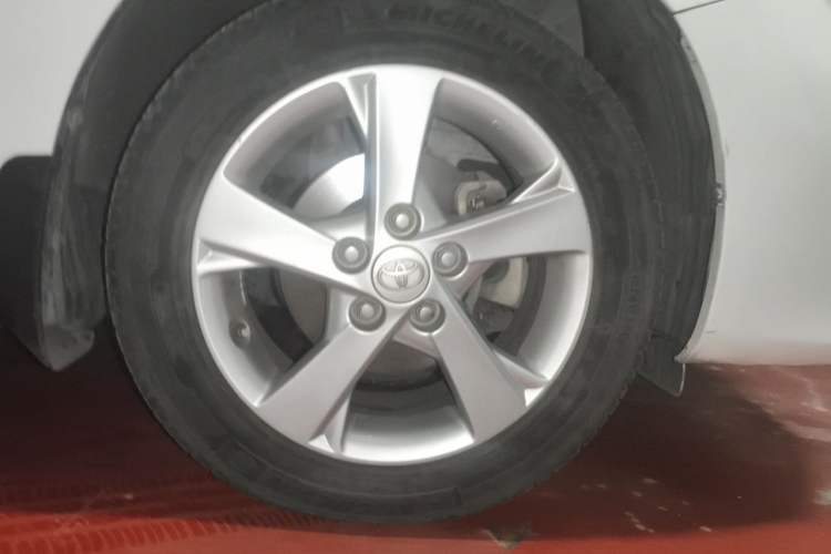 Used Toyota Corolla 2011 1.8L CVT GL-i Commemorative Edition Right Front Wheel Hub