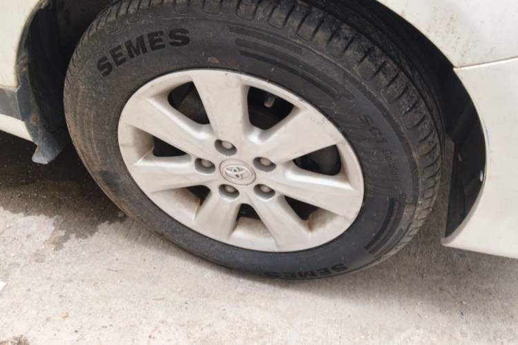 Used Toyota Corolla 2011 1.6L Automatic GL Sunroof Version Right Front Wheel Hub