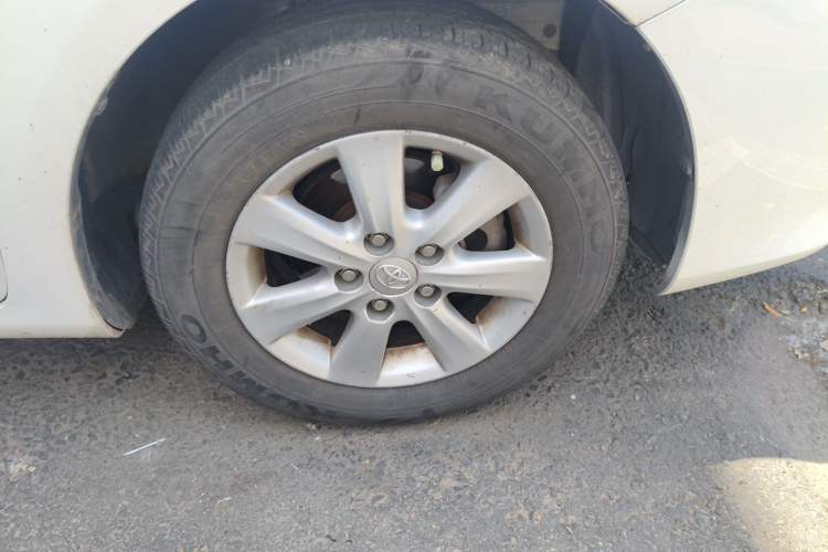 Used Toyota Corolla 2011 Commemorative Edition 1.6L Manual GL Right Front Wheel Hub
