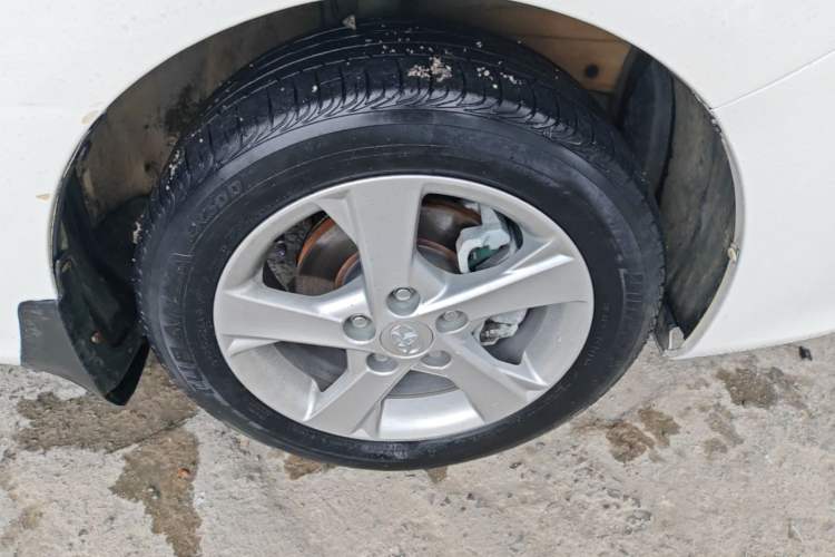 Used Toyota Corolla 2011 1.8L CVT GL-i Right Front Wheel Hub