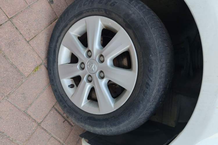 Used Toyota Corolla 2011 1.6L Manual GL Right Front Wheel Hub