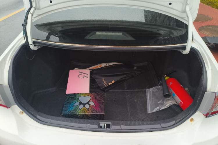 Used Toyota Corolla 2011 1.6L Automatic GL Trunk