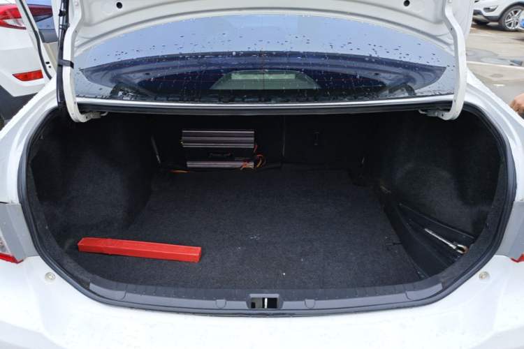 Used Toyota Corolla 2011 1.6L Automatic GL Trunk