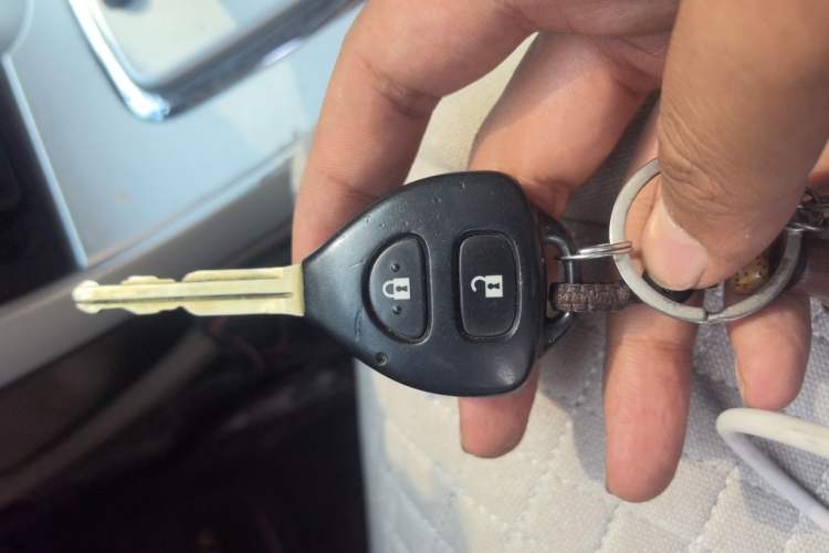 Used Toyota Corolla 2011 1.8L CVT GL-i Vehicle Key
