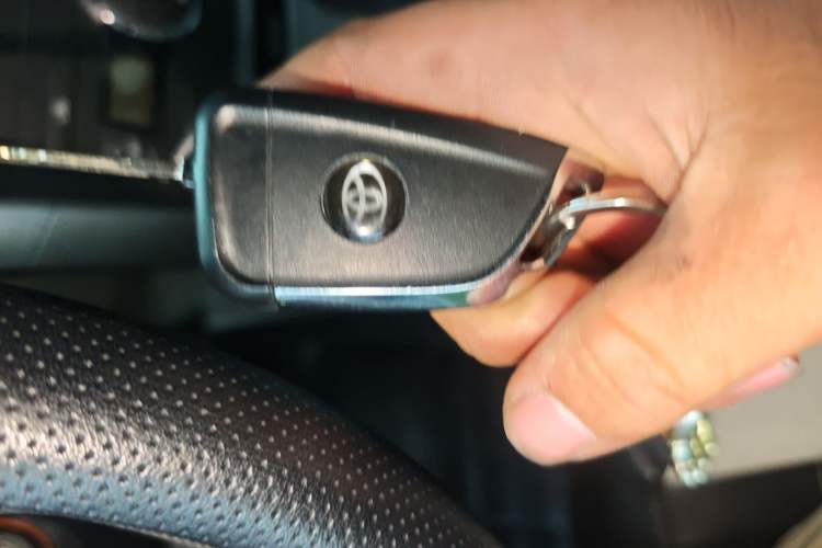 Used Toyota Corolla 2011 1.8L CVT GL-i Vehicle Key