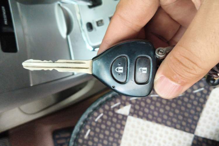 Used Toyota Corolla 2011 1.6L Automatic GL Sunroof Version Vehicle Key