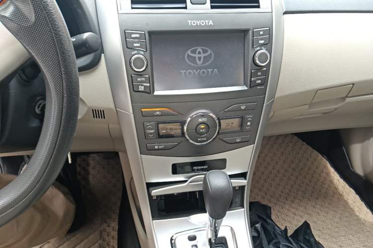 Used Toyota Corolla 2012 Luxurious Edition 1.8L CVT GL-i Audio And AC Panel