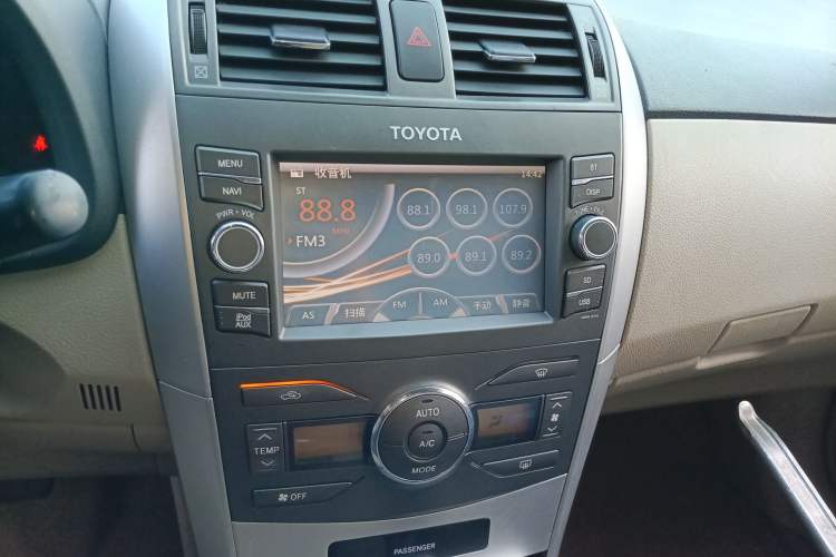 Used Toyota Corolla 2012 Luxurious Edition 1.8L CVT GL-i Audio And AC Panel