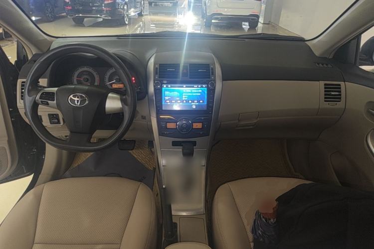 Used Toyota Corolla 2012 Luxurious Edition 1.6L Automatic GL Center Console