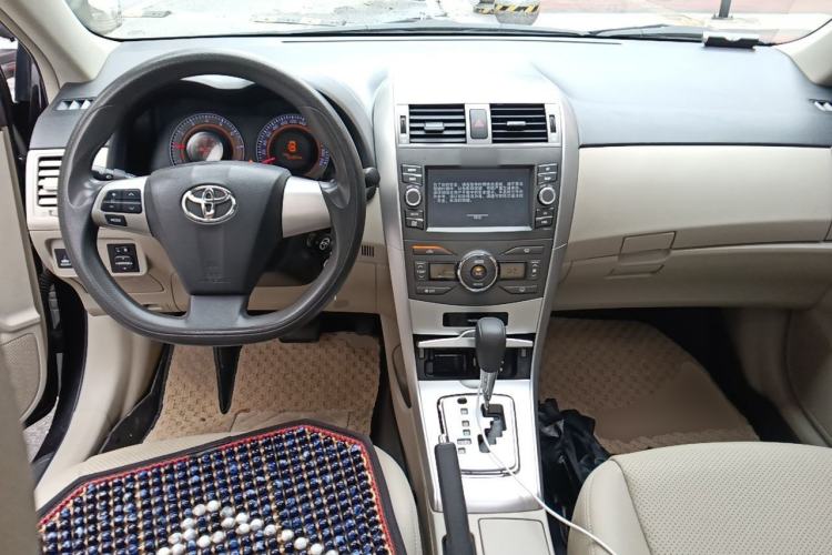 Used Toyota Corolla 2012 Luxurious Edition 1.8L CVT GL-i Center Console
