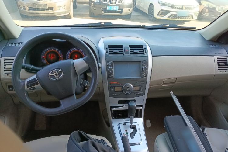 Used Toyota Corolla 2012 Luxurious Edition 1.8L CVT GL-i Center Console