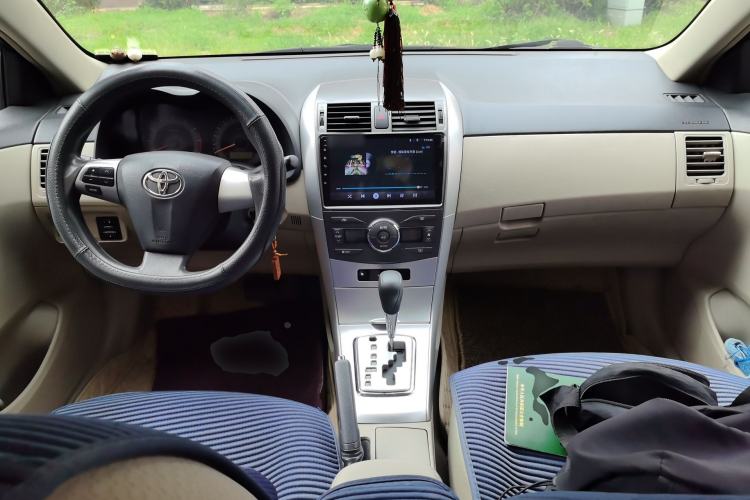 Used Toyota Corolla 2012 Luxurious Edition 1.6L Automatic GL Center Console