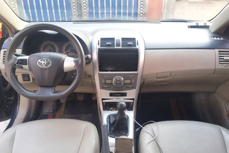 Used Toyota Corolla 2012 Luxurious Edition 1.6L Manual GL Center Console