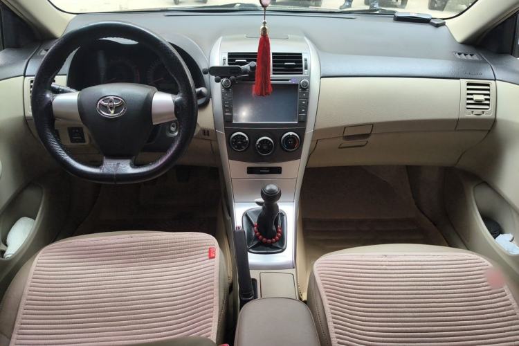 Used Toyota Corolla 2012 Luxurious Edition 1.6L Manual GL Center Console
