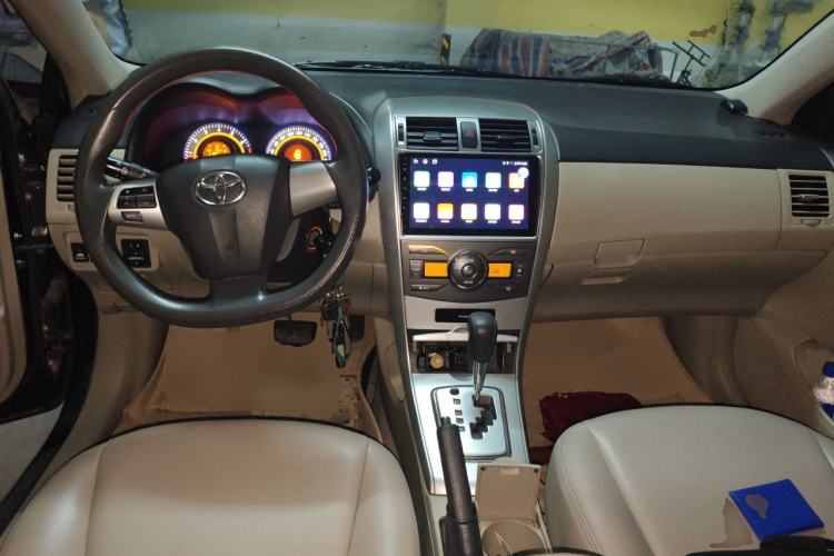 Used Toyota Corolla 2012 Luxurious Edition 1.8L CVT GL-i Center Console