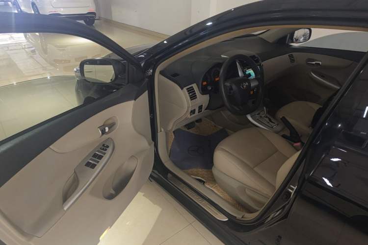 Used Toyota Corolla 2012 Luxurious Edition 1.6L Automatic GL Driver Seat