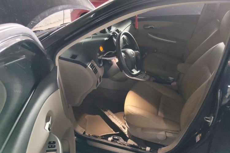 Used Toyota Corolla 2012 Luxurious Edition 1.8L CVT GL-i Driver Seat
