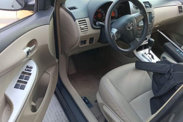 Used Toyota Corolla 2012 Luxurious Edition 1.8L CVT GL-i Driver Seat