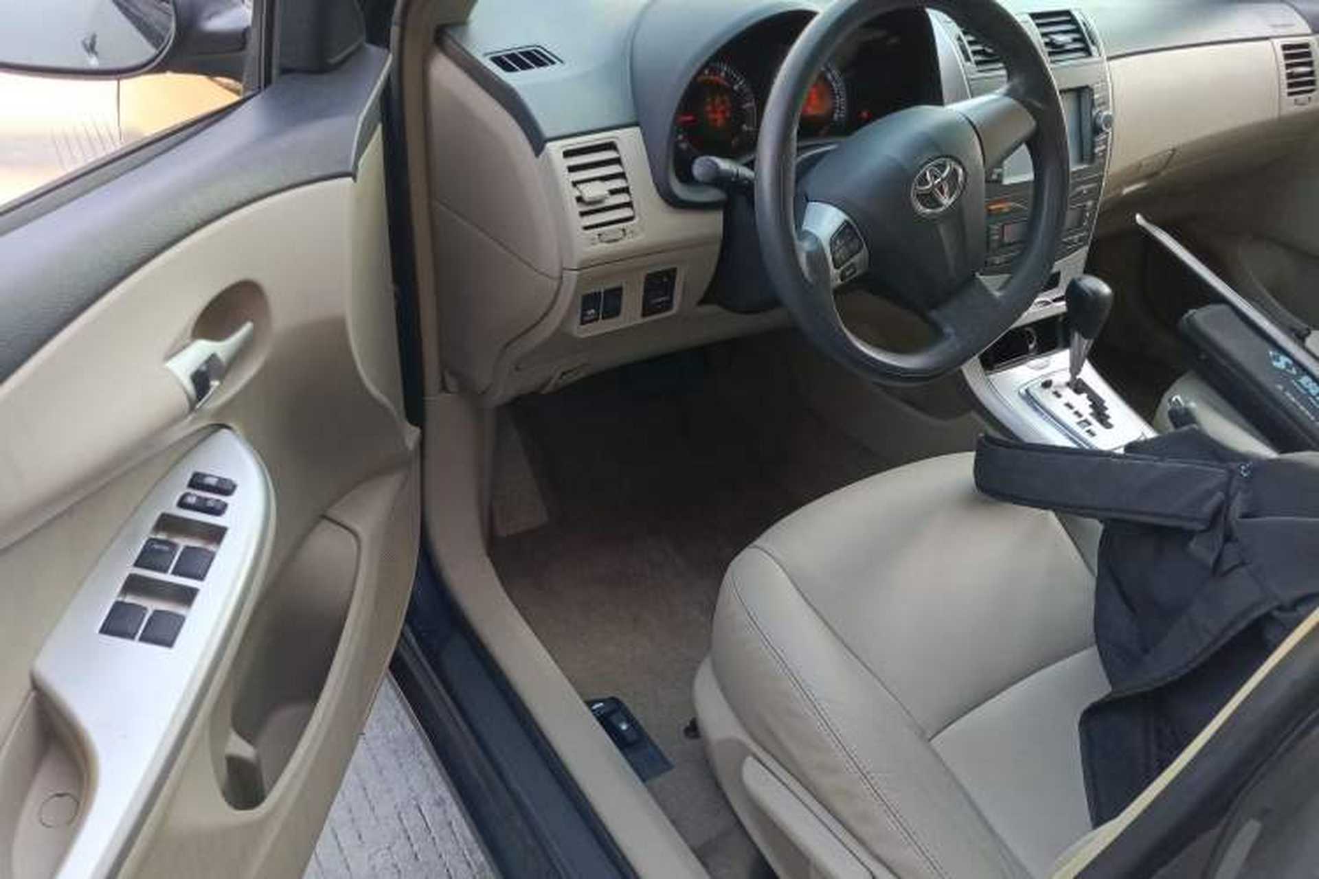 Used Toyota Corolla 2012 Luxurious Edition 1.8L CVT GL-i Driver Seat