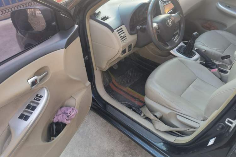 Used Toyota Corolla 2012 Luxurious Edition 1.6L Manual GL Driver Seat