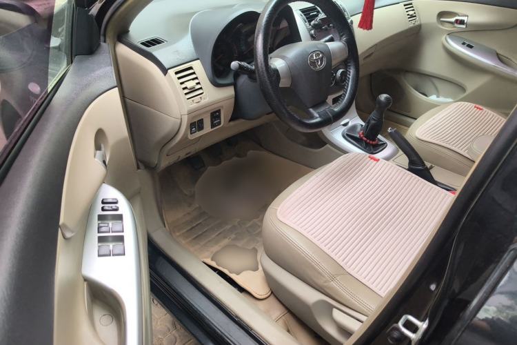 Used Toyota Corolla 2012 Luxurious Edition 1.6L Manual GL Driver Seat