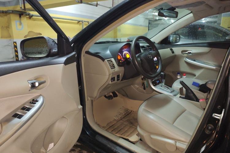 Used Toyota Corolla 2012 Luxurious Edition 1.8L CVT GL-i Driver Seat