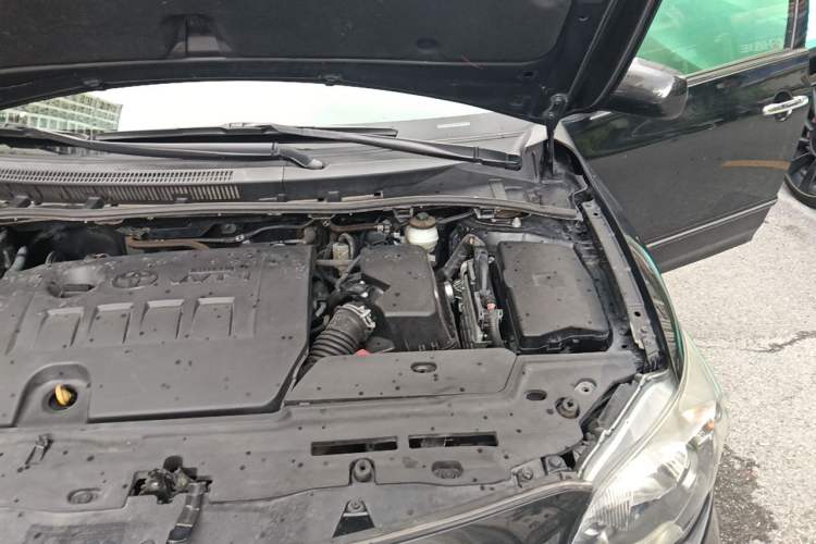 Used Toyota Corolla 2012 Luxurious Edition 1.8L CVT GL-i Engine Bay Left