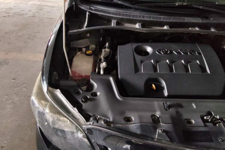 Used Toyota Corolla 2012 Luxurious Edition 1.8L CVT GL-i Engine Bay Right