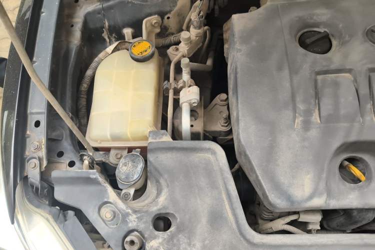 Used Toyota Corolla 2012 Luxurious Edition 1.6L Manual GL Engine Bay Right