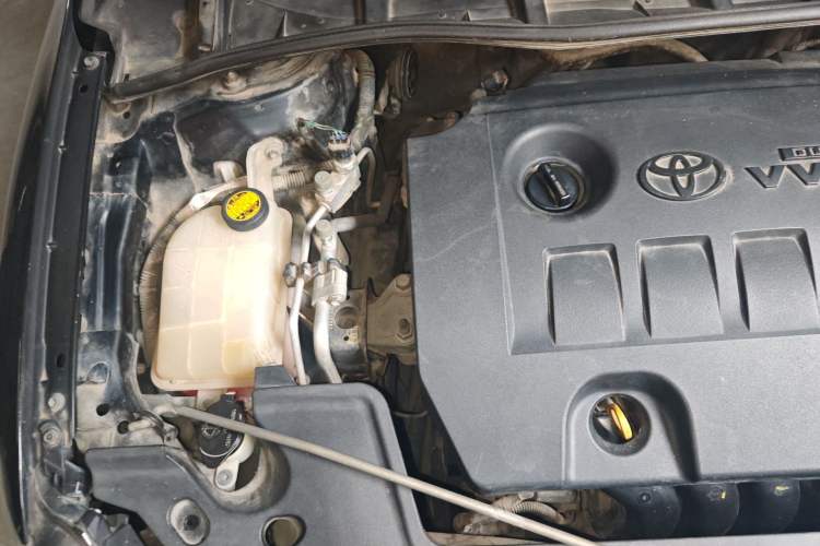 Used Toyota Corolla 2012 Luxurious Edition 1.8L CVT GL-i Engine Bay Right