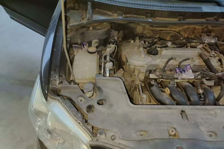 Used Toyota Corolla 2012 Luxurious Edition 1.6L Manual GL Engine Bay Right