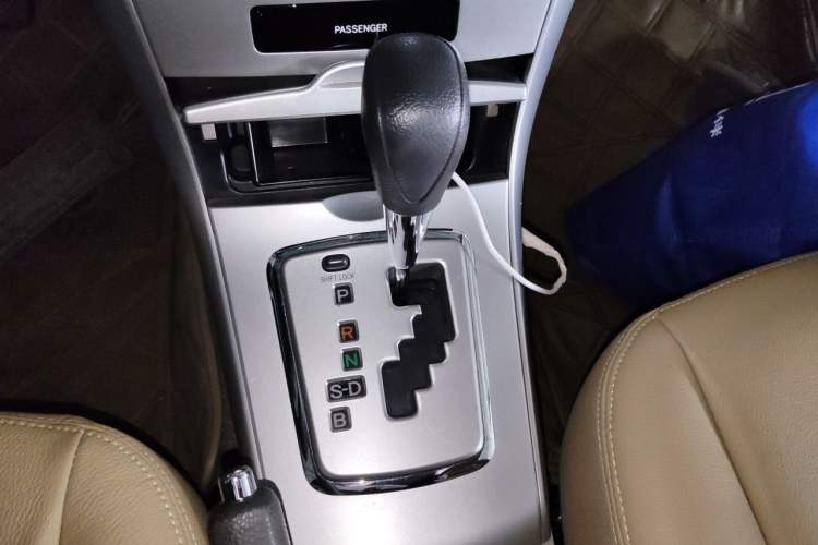 Used Toyota Corolla 2012 Luxurious Edition 1.8L CVT GL-i Gear Lever