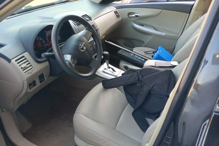 Used Toyota Corolla 2012 Luxurious Edition 1.8L CVT GL-i Left Front Seat