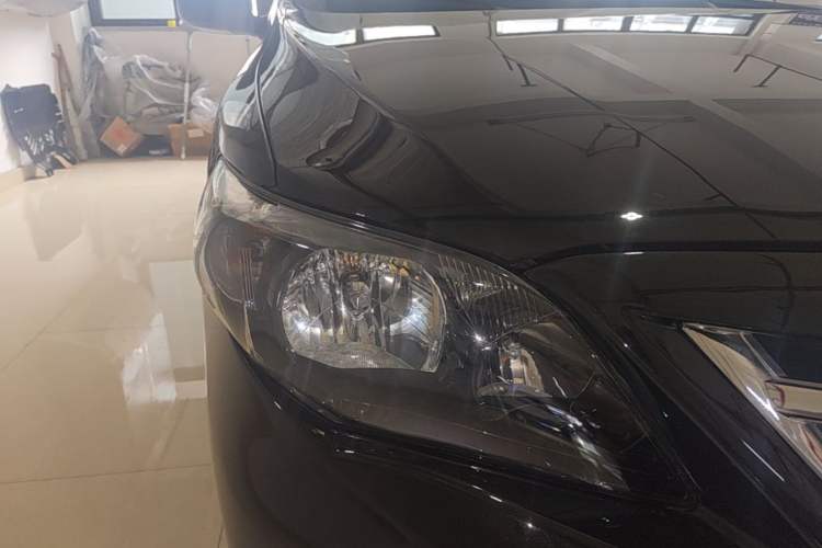 Used Toyota Corolla 2012 Luxurious Edition 1.6L Automatic GL Right Front Headlight