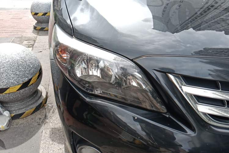 Used Toyota Corolla 2012 Luxurious Edition 1.8L CVT GL-i Right Front Headlight