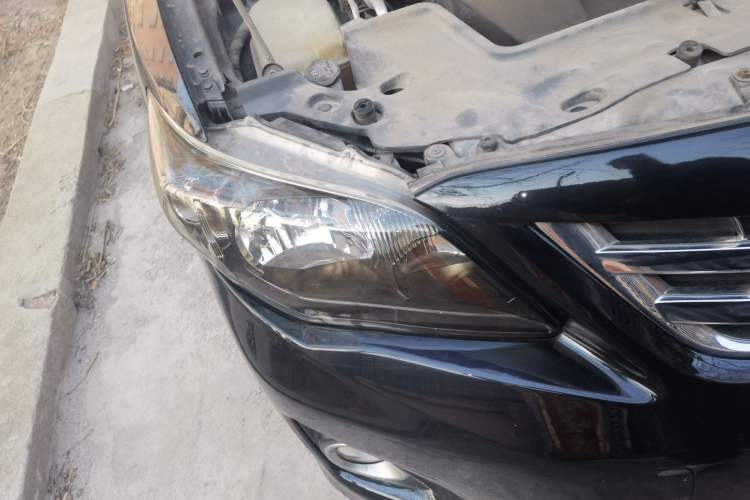 Used Toyota Corolla 2012 Luxurious Edition 1.6L Manual GL Right Front Headlight