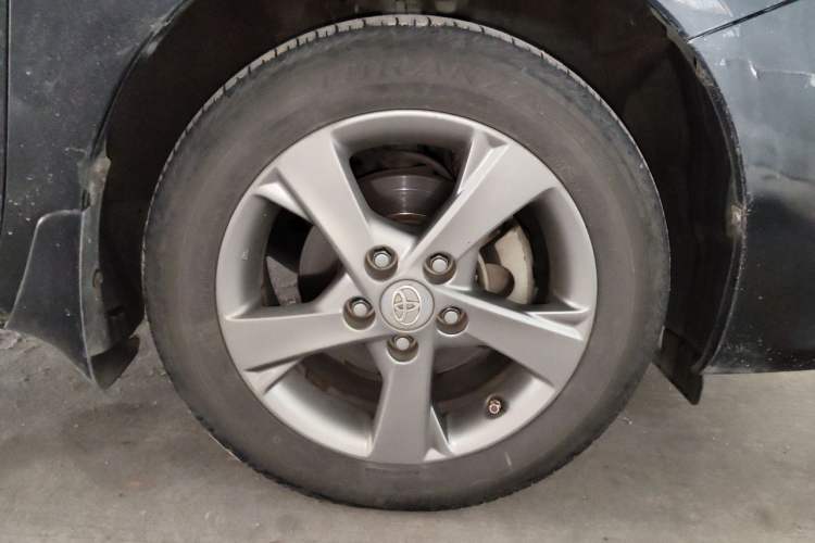 Used Toyota Corolla 2012 Luxurious Edition 1.8L CVT GL-i Right Front Wheel Hub