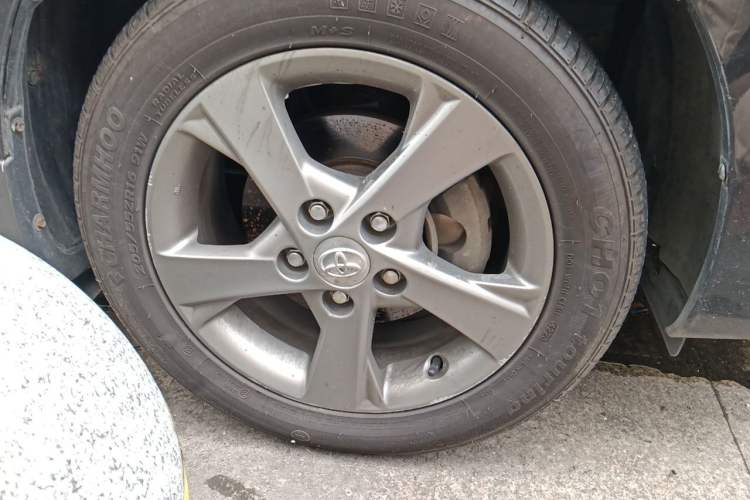 Used Toyota Corolla 2012 Luxurious Edition 1.8L CVT GL-i Right Front Wheel Hub
