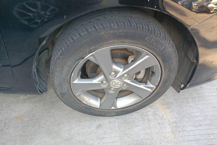 Used Toyota Corolla 2012 Luxurious Edition 1.8L CVT GL-i Right Front Wheel Hub