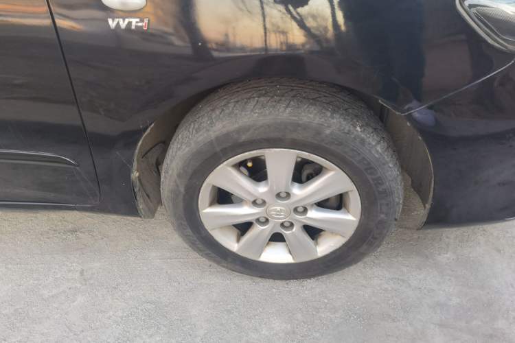 Used Toyota Corolla 2012 Luxurious Edition 1.6L Manual GL Right Front Wheel Hub