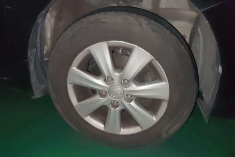 Used Toyota Corolla 2012 Luxurious Edition 1.6L Automatic GL Right Front Wheel Hub
