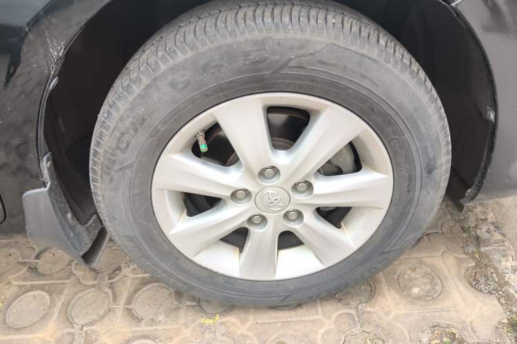 Used Toyota Corolla 2012 Luxurious Edition 1.6L Manual GL Right Front Wheel Hub
